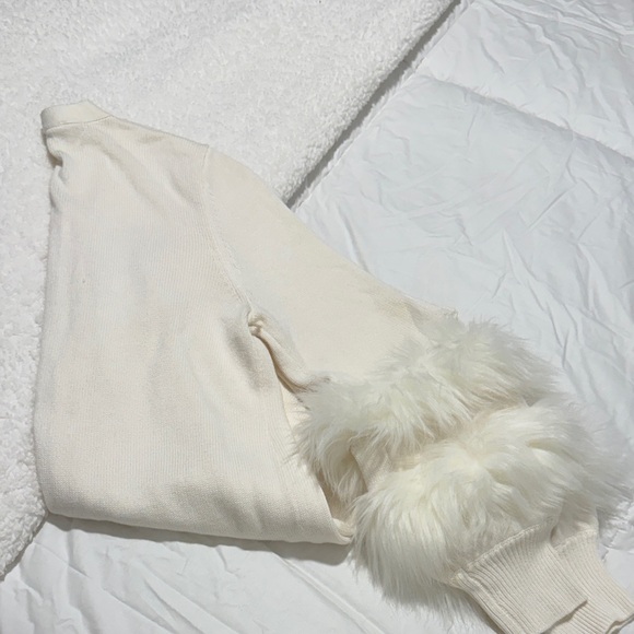 Chico’s Elegant Long and Soft Cream Sweater with Faux Fur Accents - Picture 6 of 6
